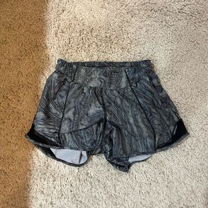 Lululemon Hotty Hot 4” Low Rise Shorts
